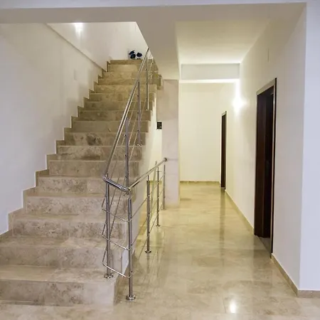 招待所 Pensiunea Dea House *